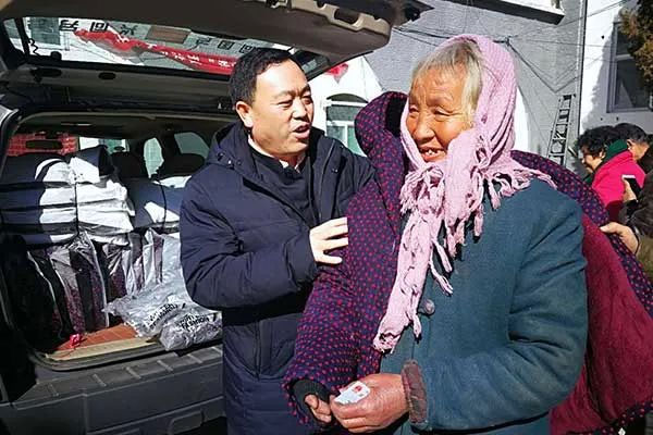 Å·²©ABG¡°¾´ÀÏÈÕ¡±ÎªÀÏÈËËÍÎÂů Å·²©ABG¡°¾´ÀÏÈÕ¡±ÎªÀÏÈËËÍÎÂů