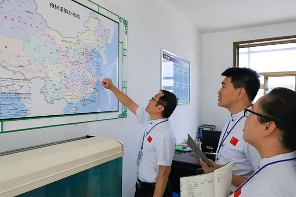 郝清华和团队钻研包材市场 郝清华和团队钻研包材市场