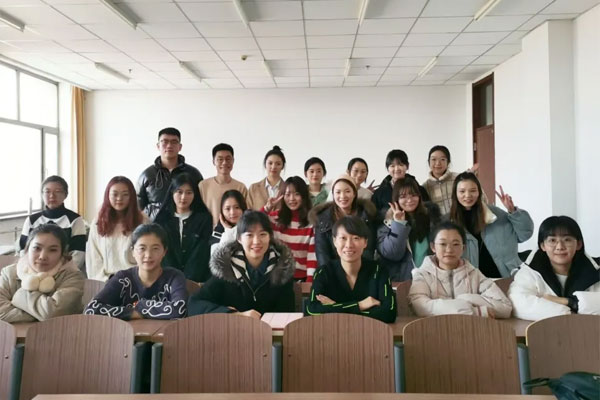 ��������ͬѧ�ĺ�Ӱ