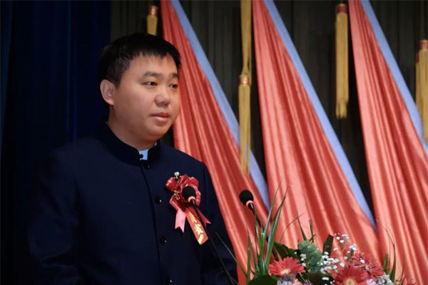 ��ҩ�ɷݶ��³��������㱨